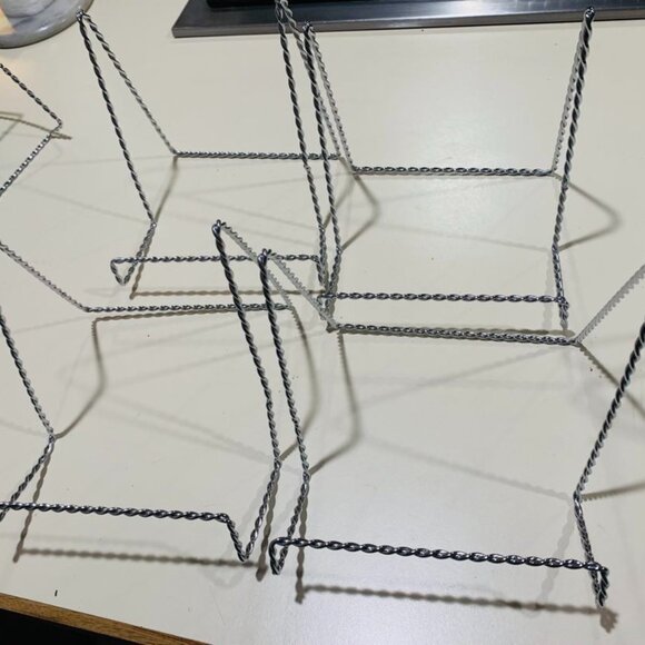 New Decorative Set 4 Silver Plate Stand Holder Twisted Metal Display Easels 6" - Picture 1 of 4